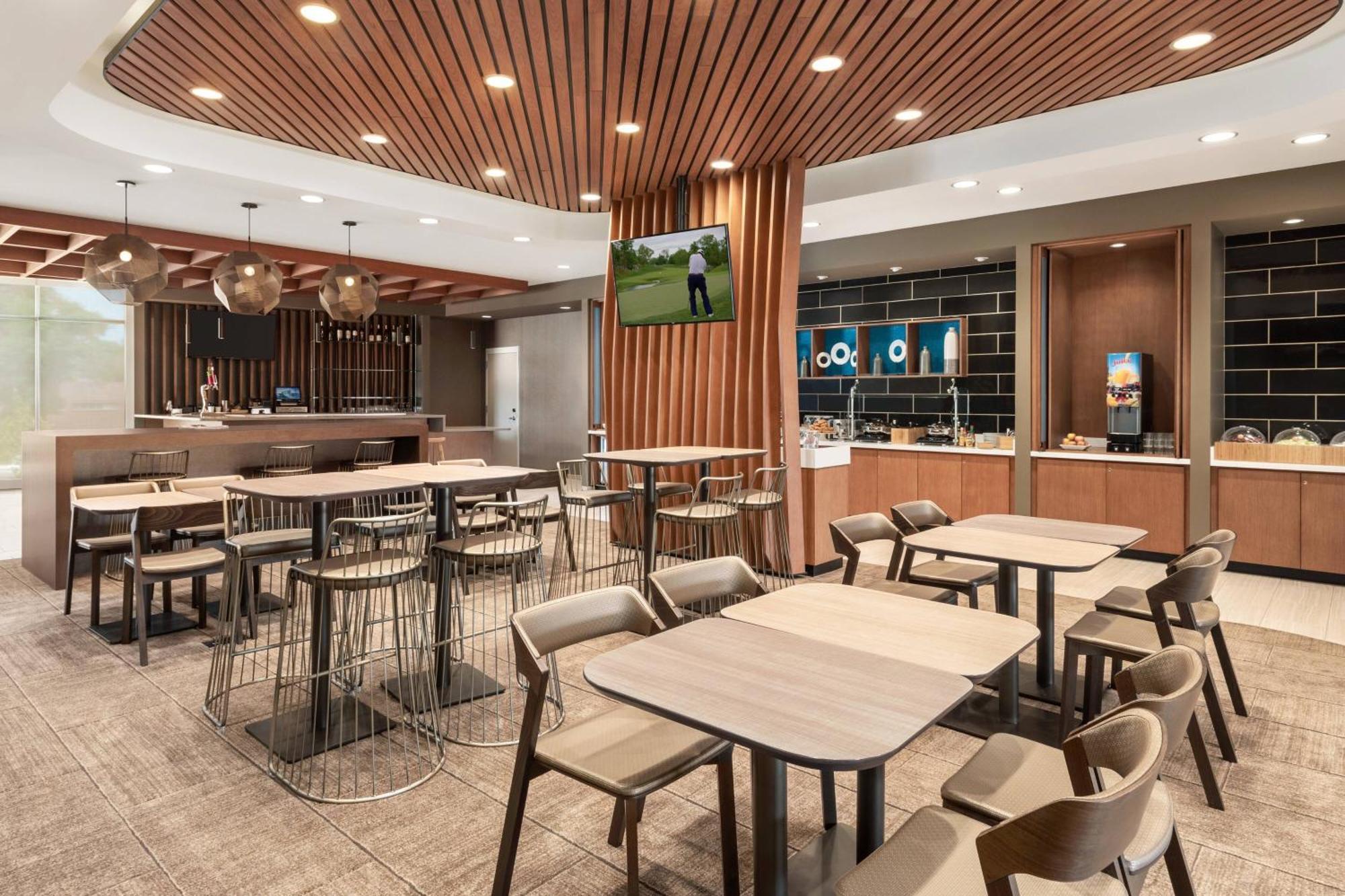 Springhill By Marriott Milwaukee West/wauwatosa 3*