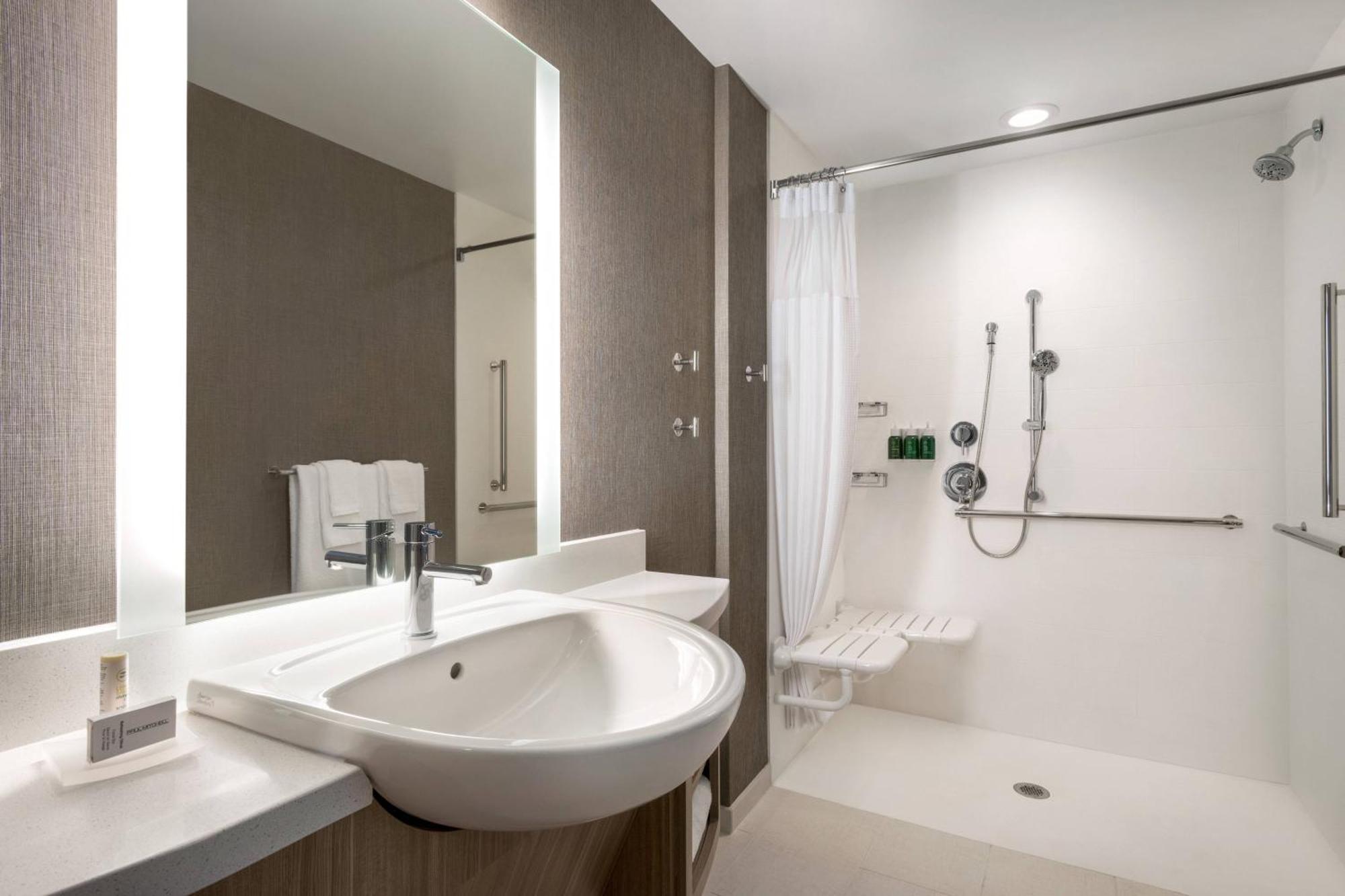 Springhill By Marriott Milwaukee West/wauwatosa
